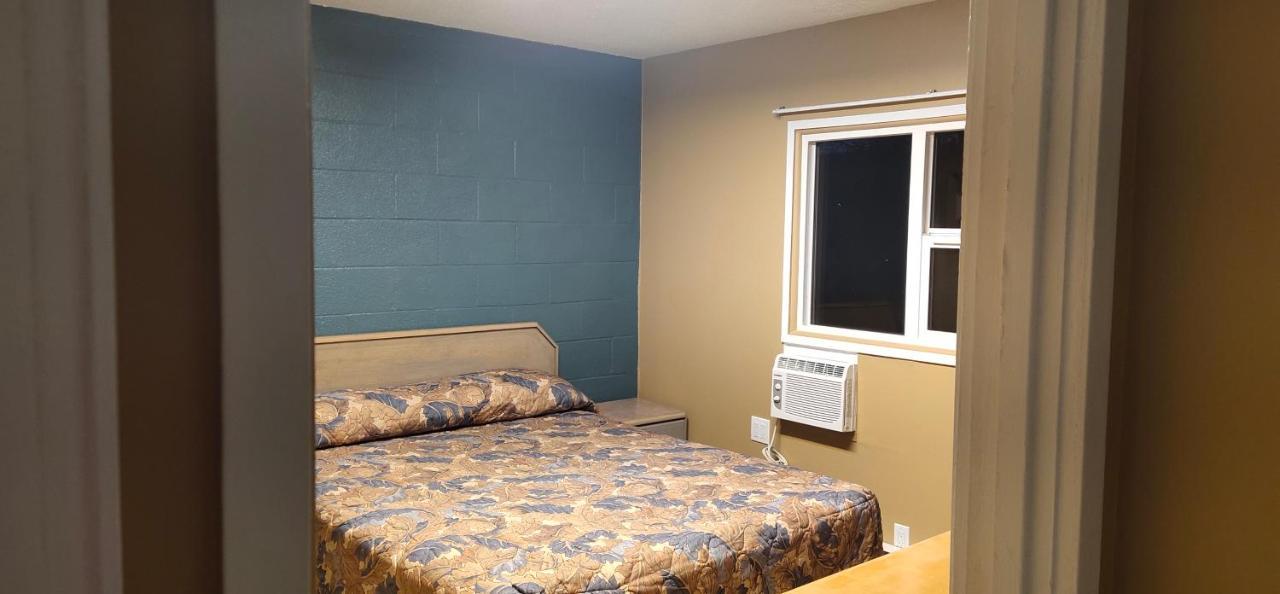 Gold Pan Motel Quesnel Szoba fotó